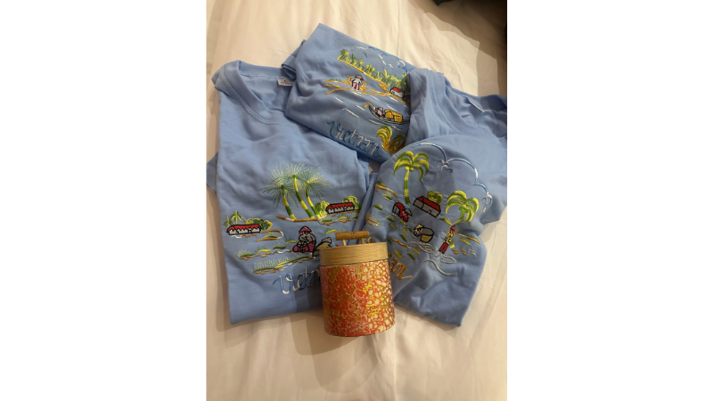 ホイアンで売っていたTシャツと小物入れ