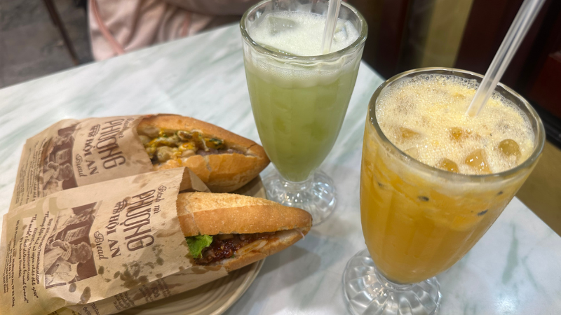 バインミーと飲み物